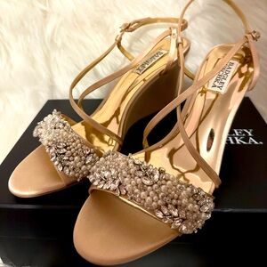 BADGLEY MISCHKA
Satin Crystal Embellishments Slingback Sandals w/Dust Bag & Box